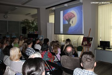 „Czarowna planeta” - wernisaż wystawy Marceliny Petrowicz w wieluńskiej bibliotece